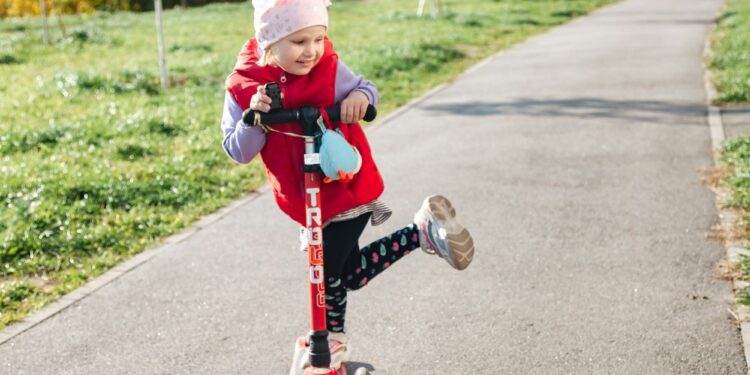 Cele mai bune trotinete electrice pentru copii