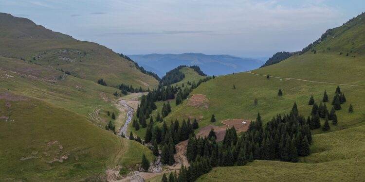 Descoperă trasee populare în Munții Bucegi