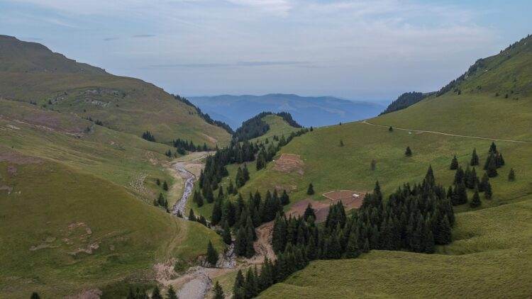 Descoperă trasee populare în Munții Bucegi