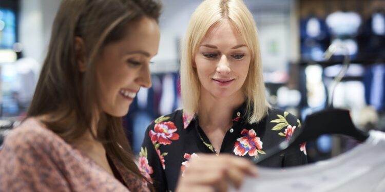 Moda pentru femei plinute: Cum sa te simti confortabil si chic